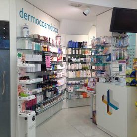 Farmacia Pavia Articulos de dermocosmética exhibido